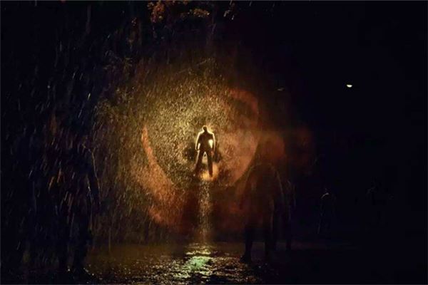 梦境迷雾，解读做梦梦见死人在家的深层含义