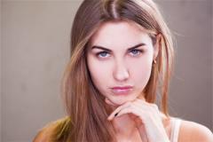 女人左下巴有痣代表什么