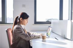 女性办公桌旺财运物件