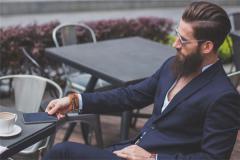 男人运带桃花的手相