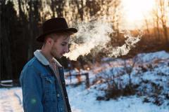 一谈恋爱犯花心的男人面相