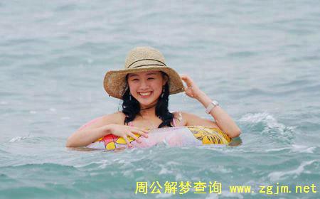 梦见游泳