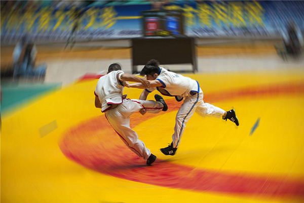 周公解梦，梦见女朋友摔跤的寓意与解析